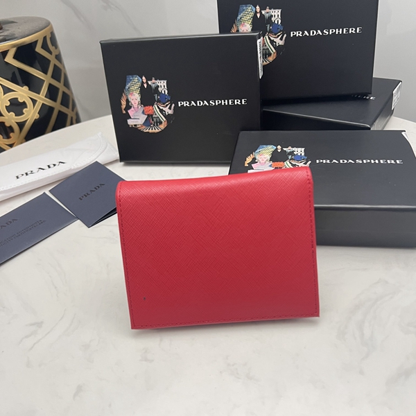 プラダ財布コピー背面デザイン